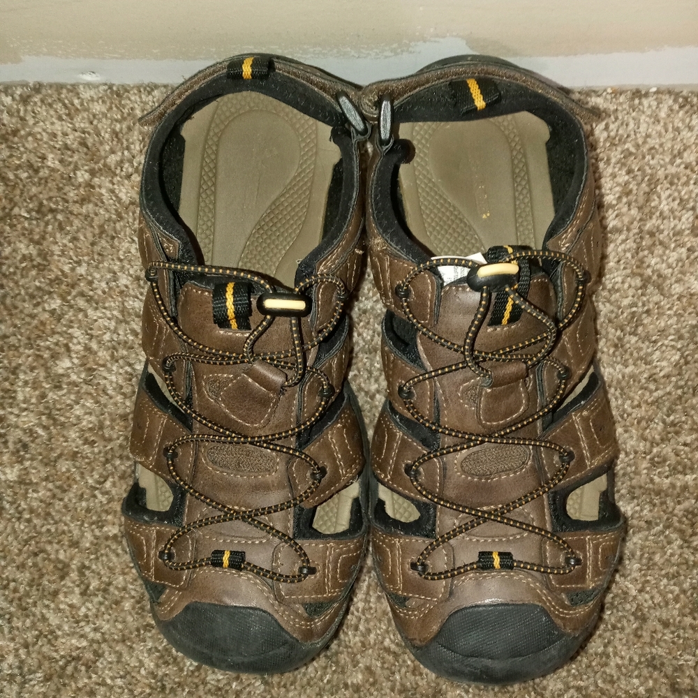 Falls Creek Brown Sandals size 9